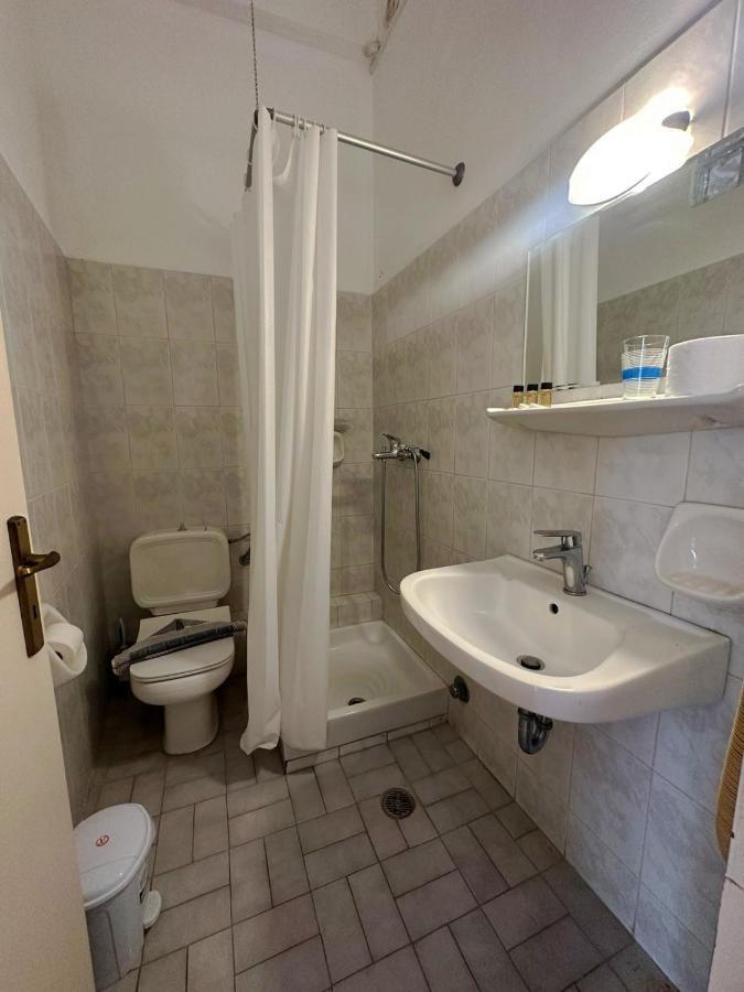Vassilikon Hotel Loutraki  Bagian luar foto